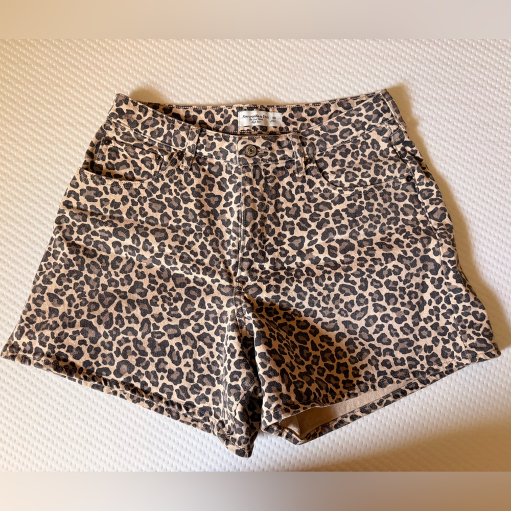 Abercrombie & Fitch High-Rise Leopard Print Shorts - Tan & Black